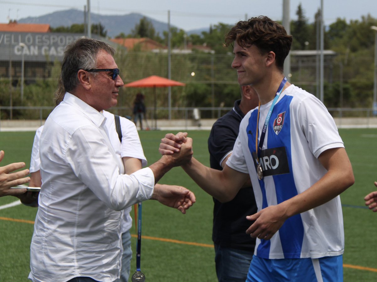 💥 El debut de Sebastián Romero, davanter del Juvenil A de la @ffutbolbasereus, amb el Reus FCR a la final del Campionat de Catalunya!

Enhorabona, Sebastián! ❤️🖤

#reusfcr🔴⚫️ #somreusfcreddis