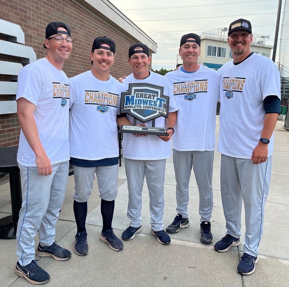 jSabe11's tweet image. Finally had some time to reflect &amp;amp; put the finishing touches on the 23 season. Could not be more grateful for these people who work tirelessly for our program and for those who’ve made selfless sacrifices along the way. You are so appreciated.

That was a lot of fun! 💍 🏆 🐺
