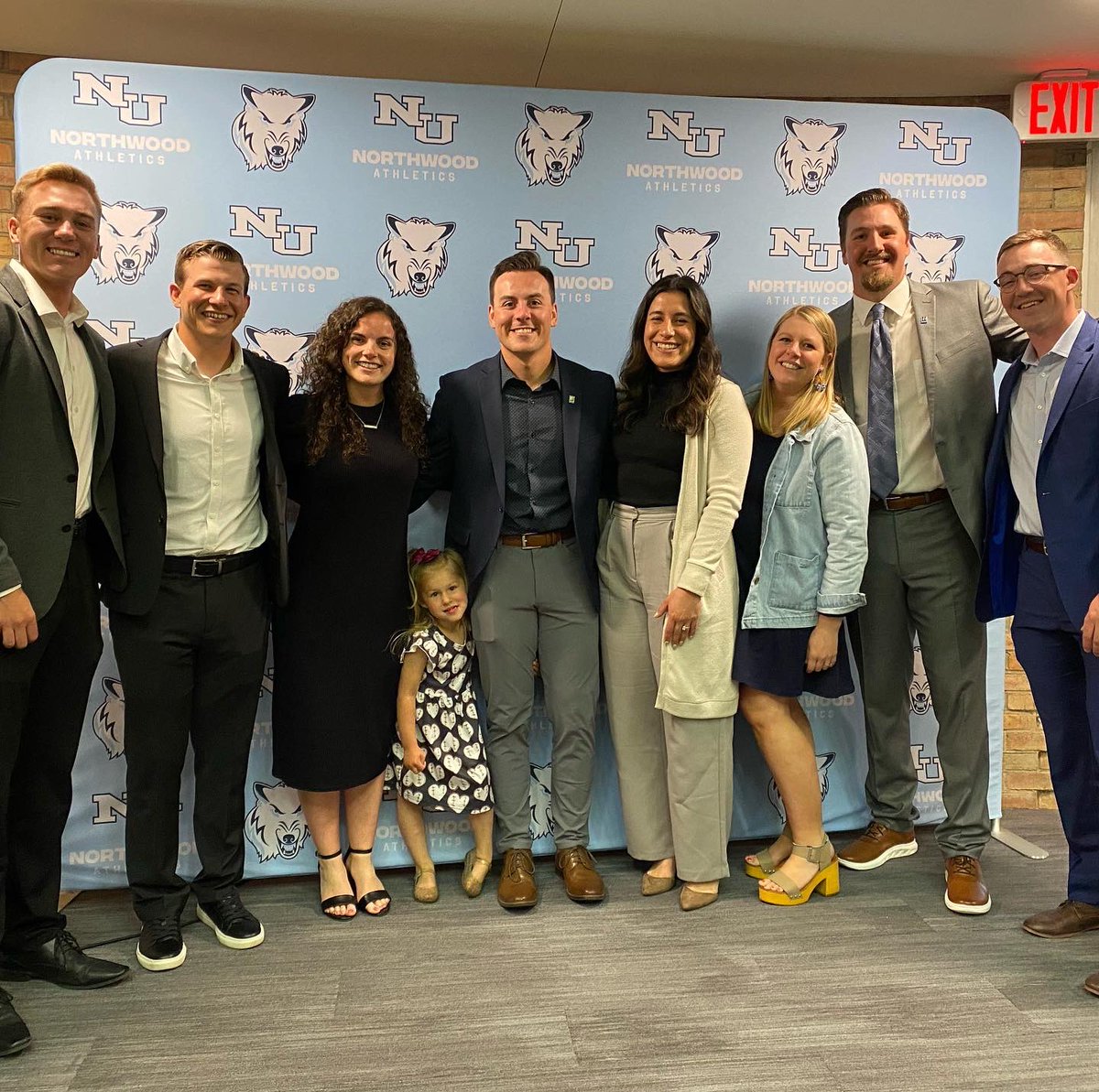 jSabe11's tweet image. Finally had some time to reflect &amp;amp; put the finishing touches on the 23 season. Could not be more grateful for these people who work tirelessly for our program and for those who’ve made selfless sacrifices along the way. You are so appreciated.

That was a lot of fun! 💍 🏆 🐺