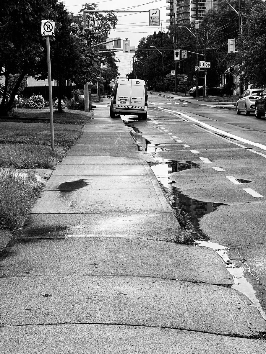 C’mon <a href="/canadapostcorp/">Canada Post</a> do better, this is you way too often. #getoutofthebikelane #twoforone #HamOnt  #burlingtonatjohn