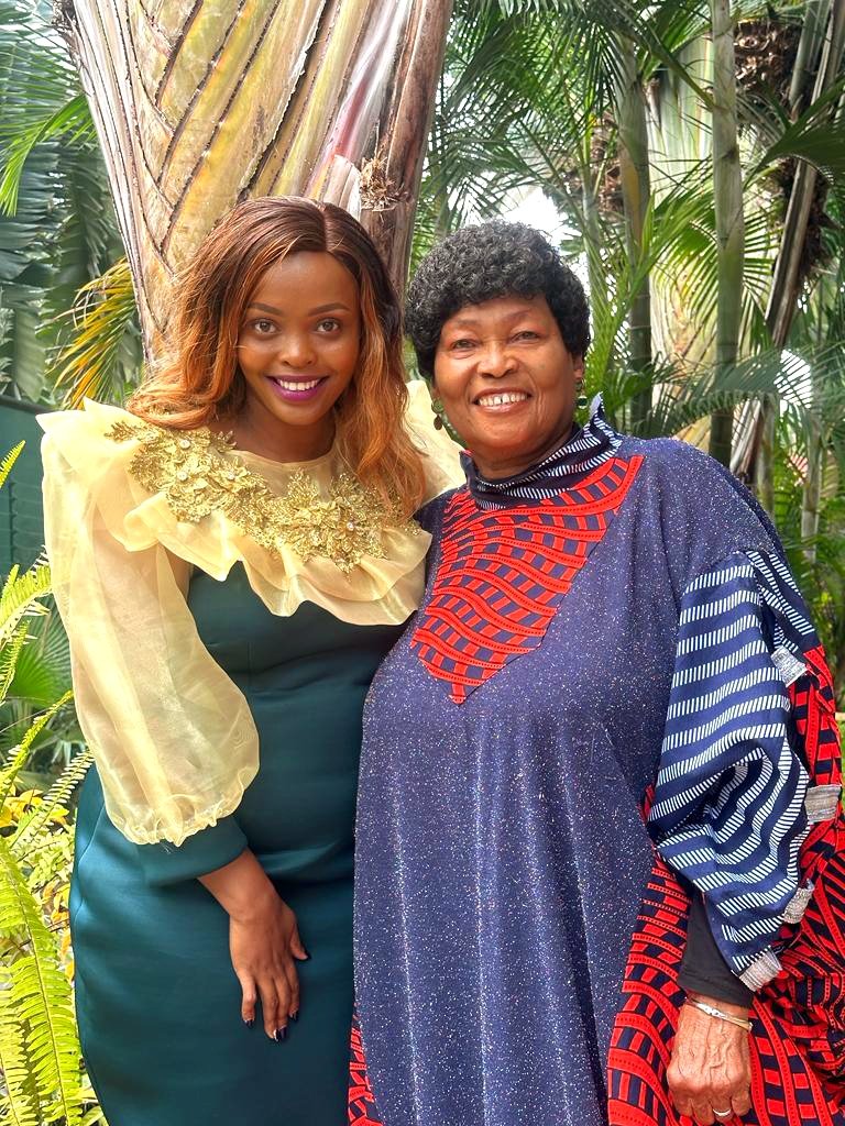Mbekimwalimu's tweet photo. Happy birthday you gracious legend and my mother in love. What a previlege and honour to make magic with you!!!!!!
Baraka tele Mama 💕
#QueenOfTheatre
#BringingTheStageBackToLife
#LetsArtThis https://t.co/9pcORXANVt