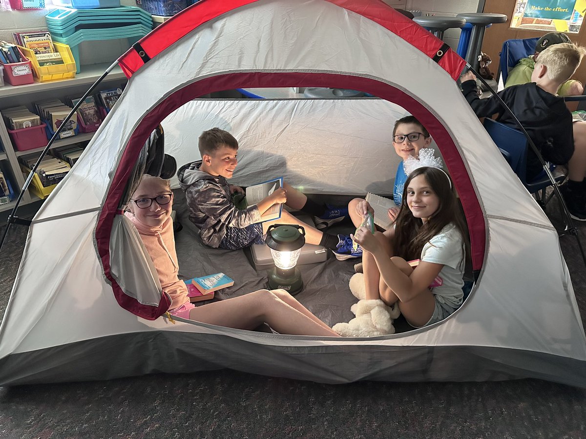 classrmsanders's tweet image. Camp read a lot @SLCSBrummer