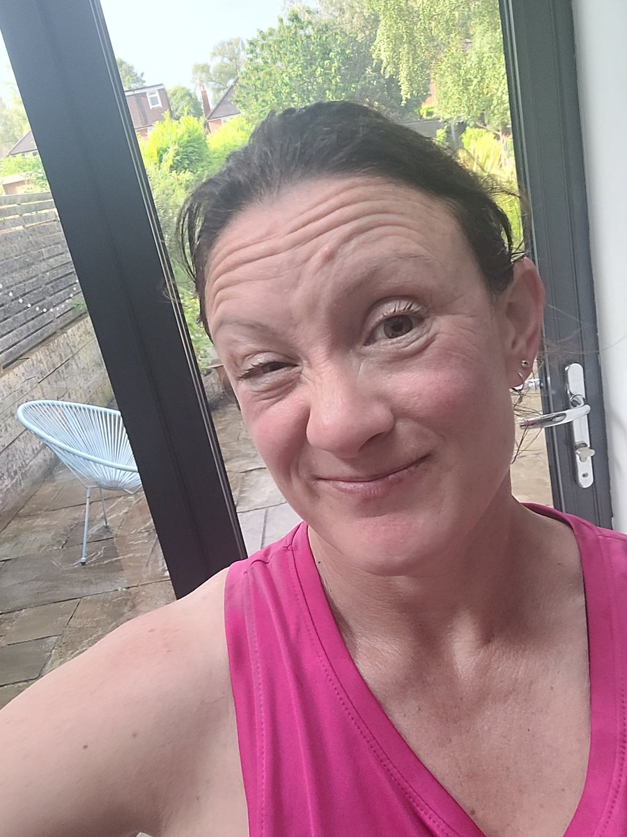 Running Circles groups aborted! ⛈️⛈️⛈️

We started, but we're cut very short as the rumbled grew louder and the wind picked up.

Not worth risking it, there's always tomorrow. 

#ukweatherwatch #thunderstorms #runningcircles