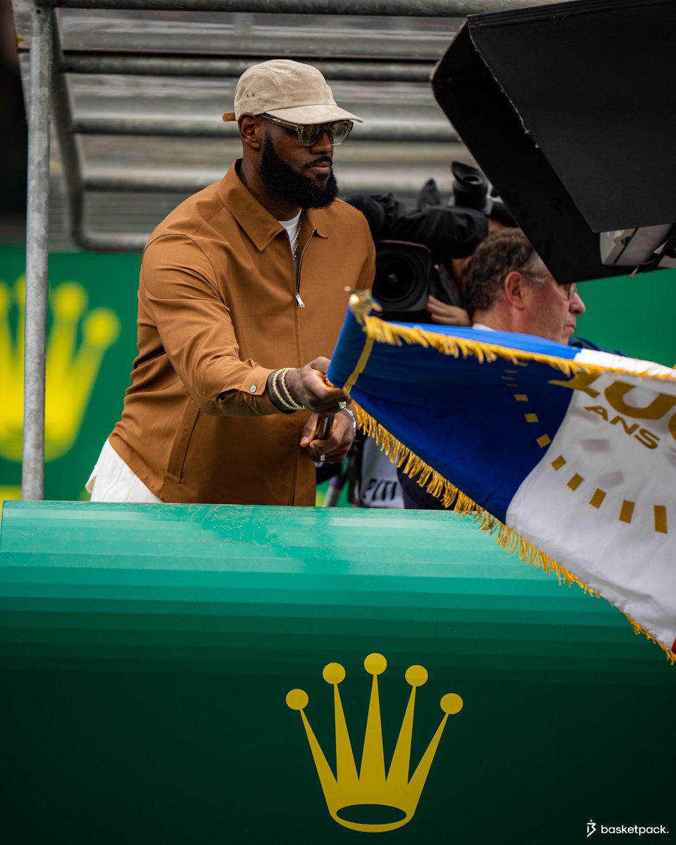 pacofoot's tweet image. // @KingJames x @24hoursoflemans 😳🇺🇸🇫🇷🏁🏀👑🏎️🔥//

#lebronjames #kingjames #24hdumans #24h #nba #lebron #chosenone #lemans #24hlemans #kidfromakron #rolex