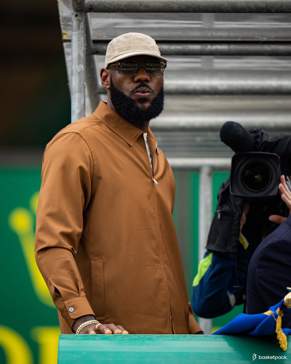 pacofoot's tweet image. // @KingJames x @24hoursoflemans 😳🇺🇸🇫🇷🏁🏀👑🏎️🔥//

#lebronjames #kingjames #24hdumans #24h #nba #lebron #chosenone #lemans #24hlemans #kidfromakron #rolex