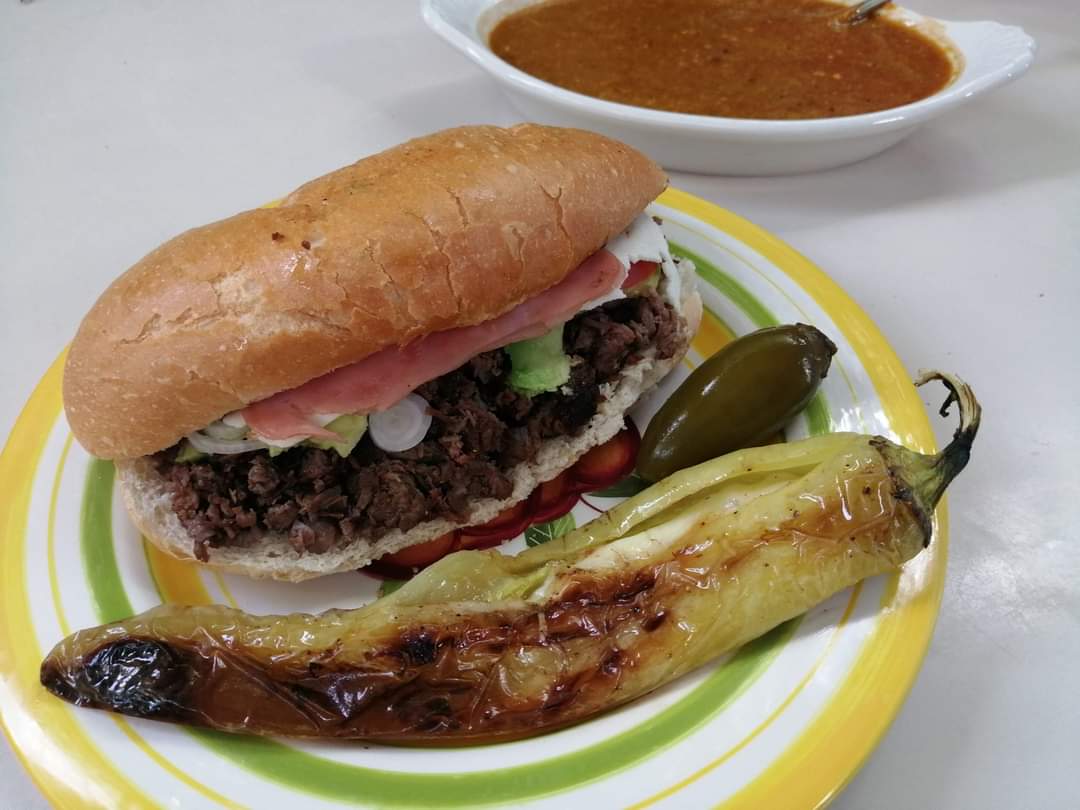 RecetasCNora's tweet photo. Hola buenos días,el día de hoy les comparto esta rica receta qué queda perfecta como recalentado después de un domingo de carne asada 
Tortas de carne asada estilo Mago
Receta aqui: 
https://t.co/J0jMFAd6jf

#Recetas
#recetascaserasnora #sígueme #followme #cocina #food #rt #like https://t.co/RLRG2yzqIm