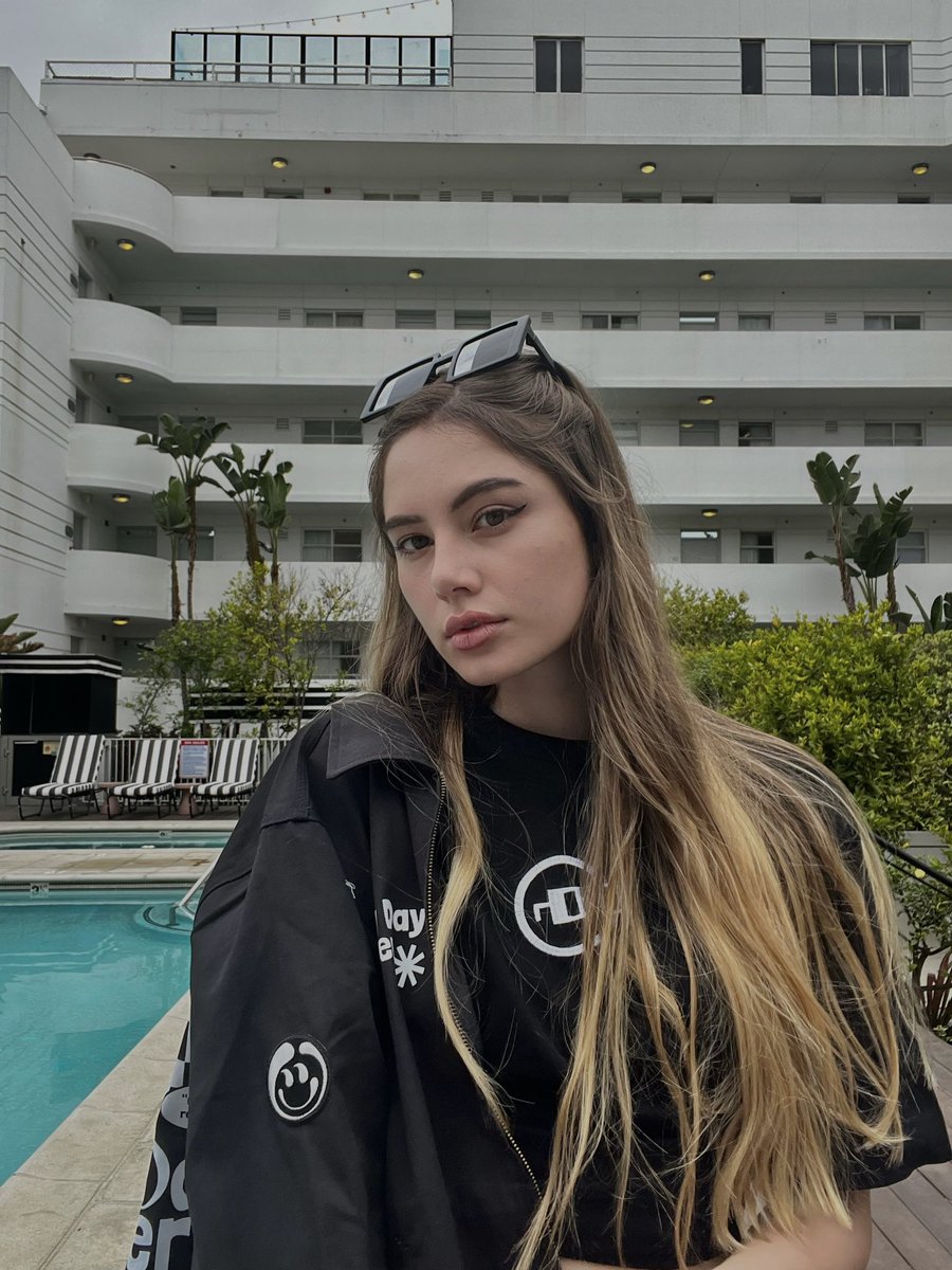 <a href="/dopamine/">DOPAMINE</a> <a href="/nounsbr/">NounsBR</a> <a href="/nounsesports/">NounsEsports</a>