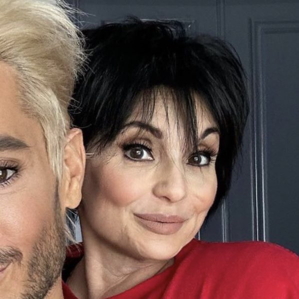 theegrandeheels's tweet image. joan keeps getting prettier and prettier omg