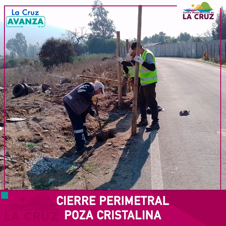 Muni_LaCruz's tweet photo. 👉Hoy el equipo de operaciones municipal inició los trabajos del cierre perimetral del sector norponiente de la poza cristalina, buscando evitar el mal uso de este espacio, en donde personas inescrupulosas botan escombros y enseres en desuso.🌿🌱 https://t.co/DezqGtCORG