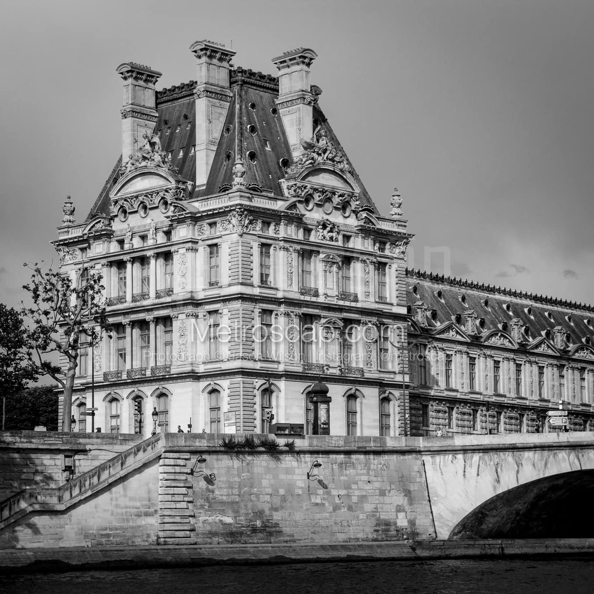 Paris pictures Black & White: The Louvre from the Seine #Paris #france #louvre #champselysees #arcdetriomphe #trocadero #notredame #seine #BlackWhite | metroscap.com/paris-cityscap…