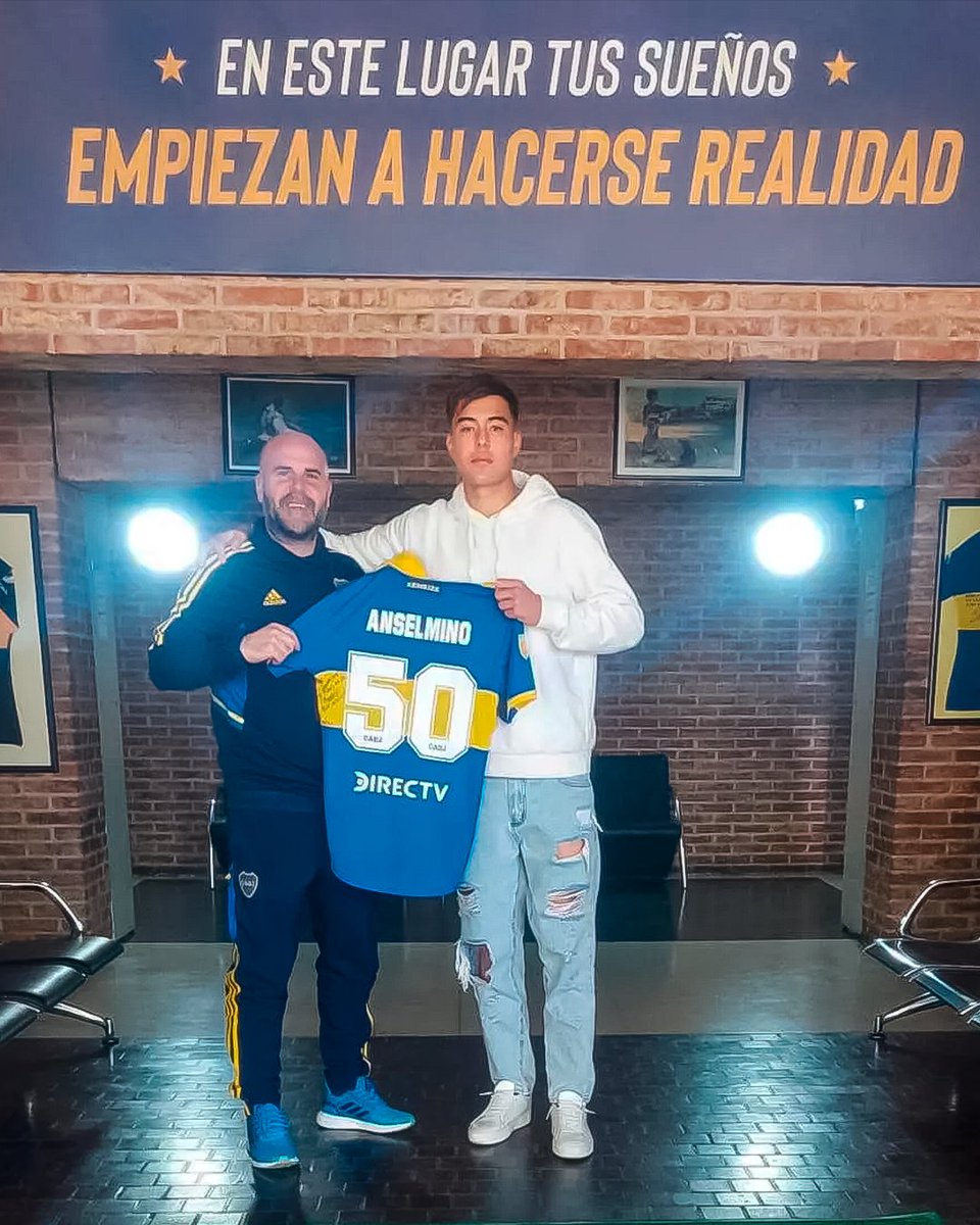 Aaron Anselmino regaló su camiseta a la pensión de Boca.
