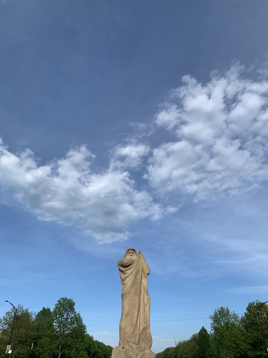 MattKenMoore's tweet photo. Forever floored — and low key creeped out — by the Fountain of Time sculpture in Washington Park. 😅 https://t.co/L73RClNZvp