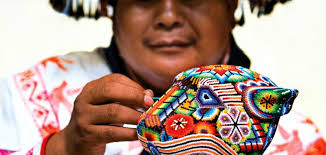 El #ArteHuichol uno de mis favoritos, sus colores vibrantes y piezas unicas hacen que sea una riqueza más de nuestro grande y hermoso país.

#Artemexicano
#Huichol
#Artesanos
