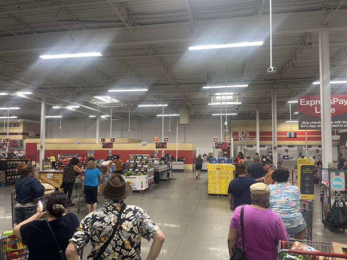 filramil's tweet photo. @BJsWholesale how is it a huge store and company Bjs has lines 1/2 way down the store and only 2 checkouts open? this is always a bad problem here https://t.co/2ztd367bno