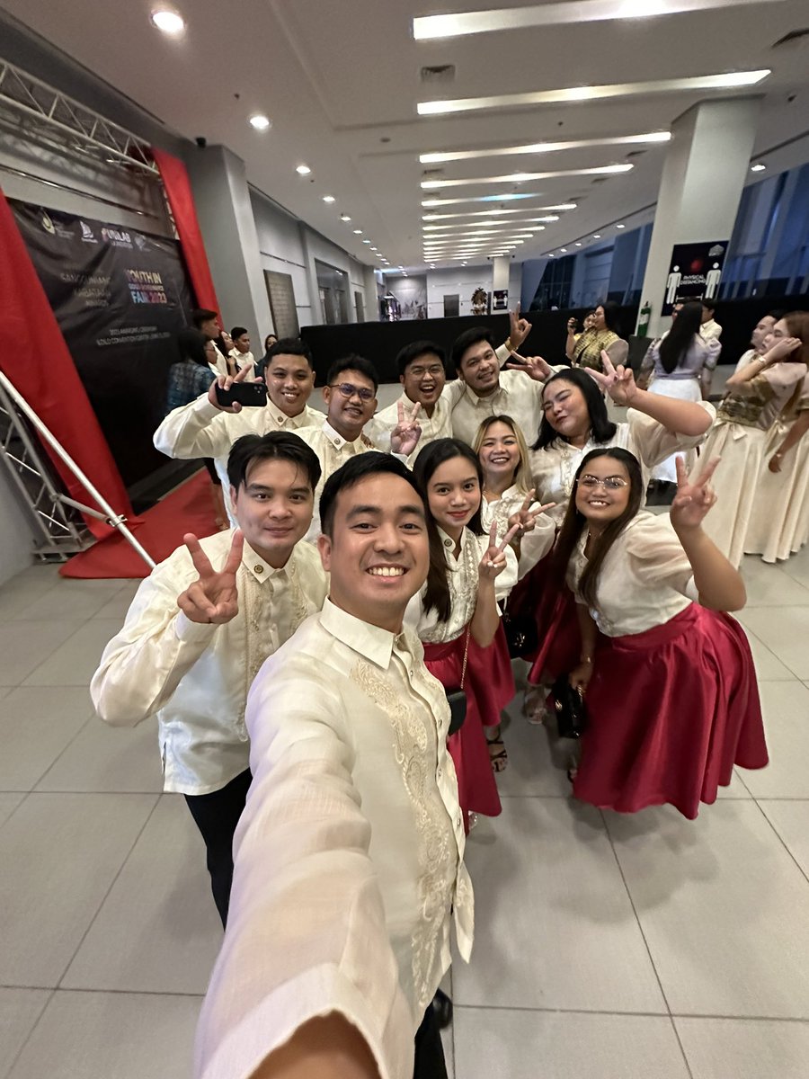 SKMalanday's tweet photo. Nawa ay patuloy tayong magsilbing liwanag sa dilim, magsilbing tapat sa tungkulin at maging responsableng kabataan na handang tumugon sa malalim at mabigat na hamon ng paglilingkod sa kabataan at pamayanan.
Lagi’t lagi para sa kabataan! #ExperienceMalanday! 🫶 https://t.co/Mnek4eYLLY