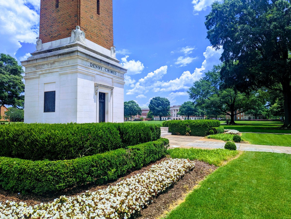 Though campus seems empty, we are always here for you!

Chat with us ask.lib.ua.edu

Book an appointment for research help
bit.ly/3owEZyx

Or brush up on accessing everything
youtu.be/4tUkHVJKfvg

#wherelegendsaremade🐘🅰️