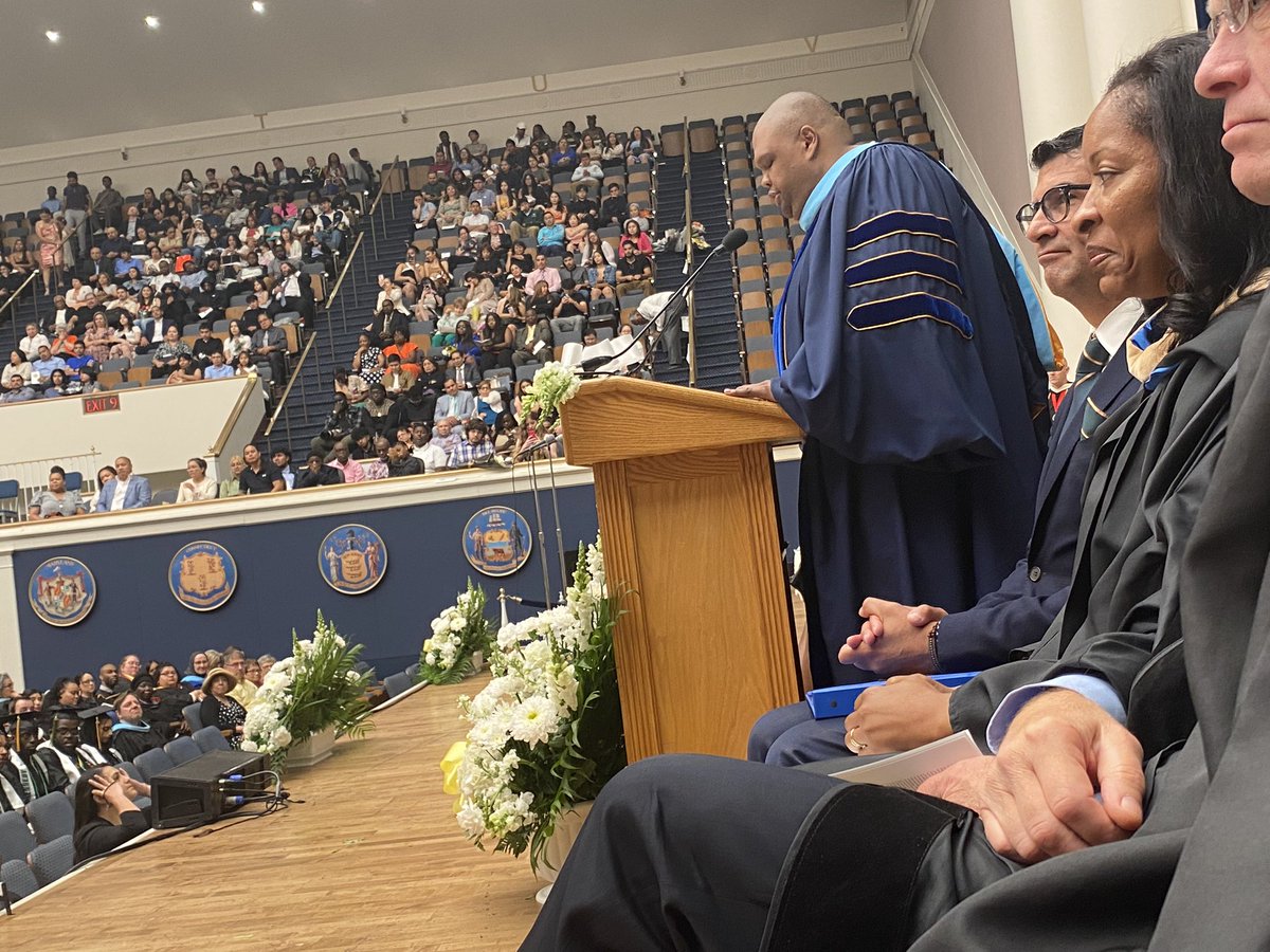 LearnerDSLI's tweet image. A beautiful ceremony honoring the Class of 2023 @KennedyMCPSPrin graduates, and all of the family, friends and staff who made this possible. “It’s nice to be important, but I t’s more important to be nice.” Thank you @albornoz_gabe for this important message! @MCPS #MCPSGrad