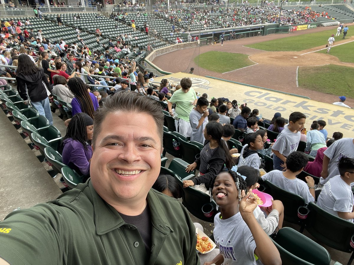 Ramapo_PD's tweet photo. Exciting times at Town of Ramapo Parks &amp; Recreation’s Clover Stadium as students from all over the county unite with our community policing, D.A.R.E., and school resource officers for an unforgettable boulders game! 🏟️🙌 #CommunityPolicing #DareProgram #SchoolResourceOfficer https://t.co/u5fZPEq343
