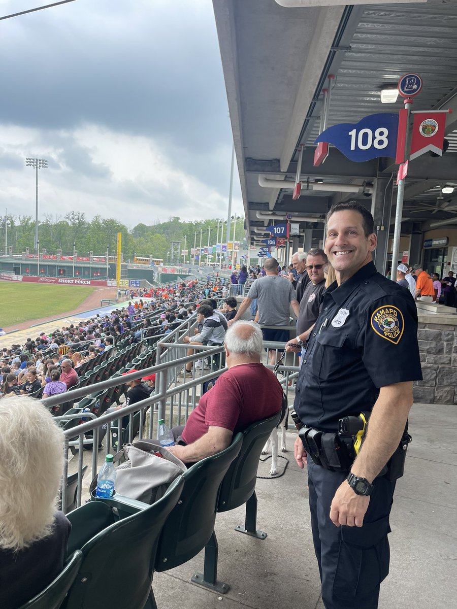 Ramapo_PD's tweet photo. Exciting times at Town of Ramapo Parks &amp; Recreation’s Clover Stadium as students from all over the county unite with our community policing, D.A.R.E., and school resource officers for an unforgettable boulders game! 🏟️🙌 #CommunityPolicing #DareProgram #SchoolResourceOfficer https://t.co/u5fZPEq343