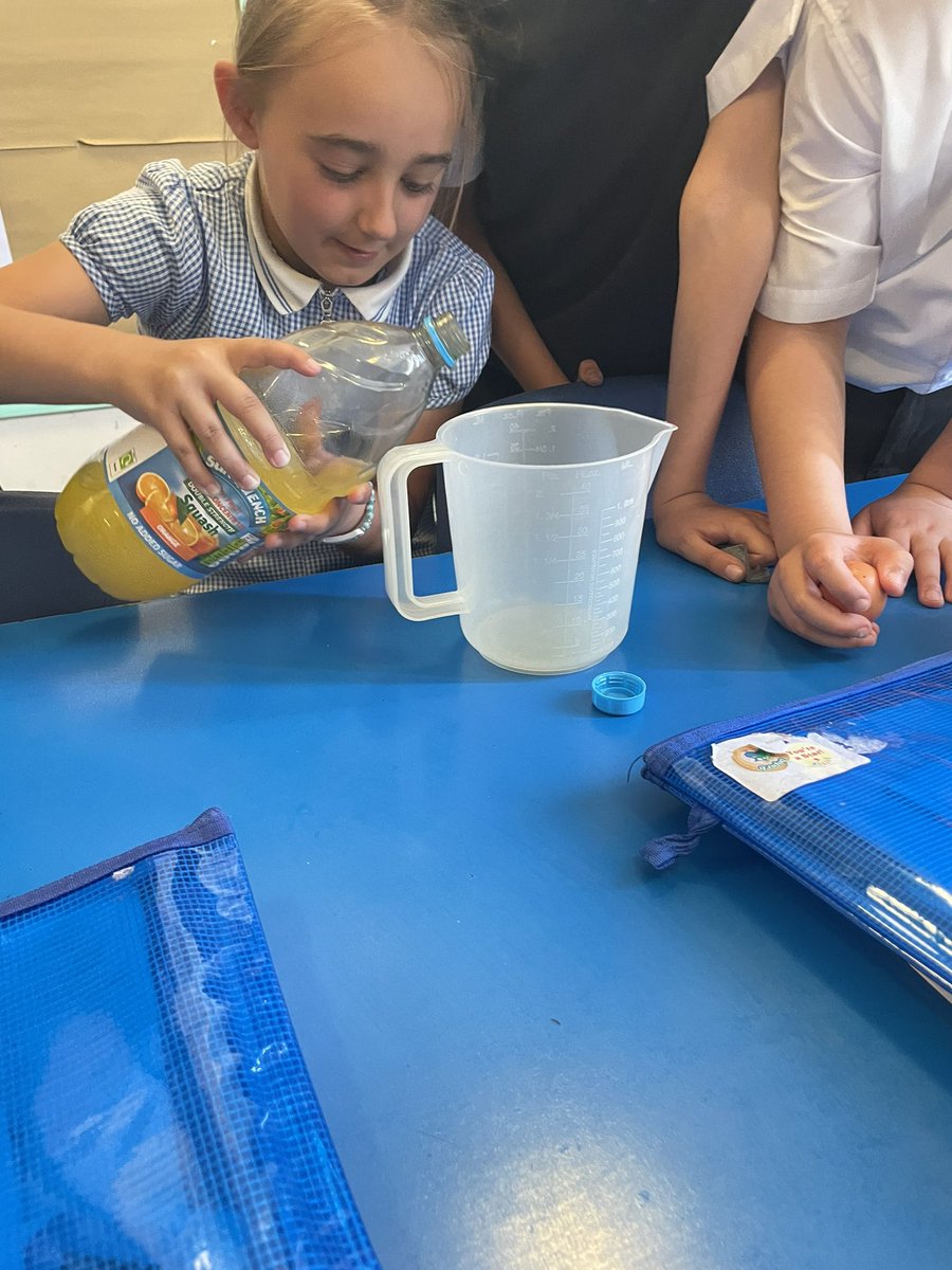ASALeavers25's tweet photo. Today, we set up our experiment to see how different drinks will affect the outside of eggs. We will be able to think about the damage some of these drinks could do to our teeth! #ASAScientists https://t.co/glWP2IO84f