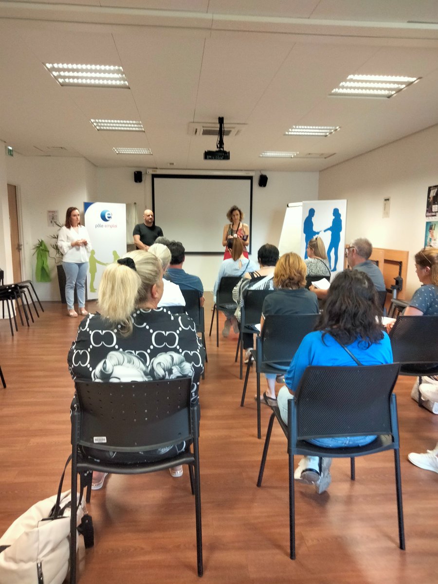 Présentation des métiers de la comptabilité en cabinet ce jour à #Draguignan @poleemploi_VAR .
1⃣2⃣ personnes à l'écoute de la présentation des opportunités de carrière en projet de reconversion ou non. 🙏à Charlotte Lauer de <a href="/Acc83_/">ACC</a> ABSoluce #immersionsprofessionnelles