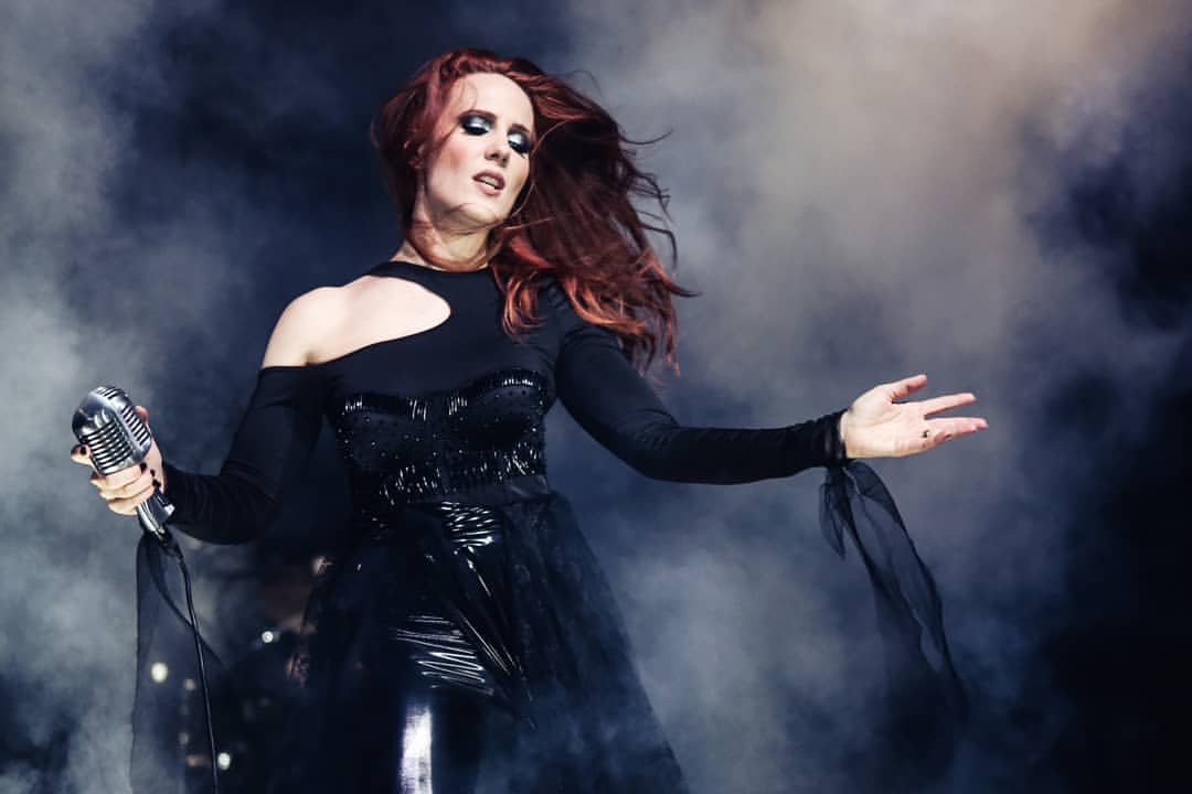 EpicaFanpageArg's tweet photo. OMEGA ALIVE Streaing Show
#epica #omegaalive #simonesimons #epicafanpageargentina 📷 by Tim Tronckoe https://t.co/z9gtcOof2U