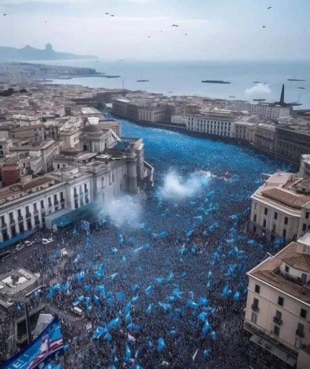 arezyvl's tweet image. “Manchester City has no fans”

Man City treble parade right now 💙🙌