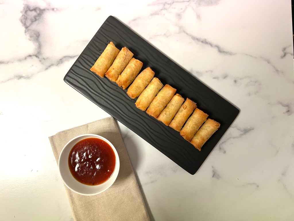 These Black River ServicePlates are excellent for saving cheese, egg rolls, appetizers or snacks. Fashionable, chip-resistant, and easy to store. 
redvanillahome.com/product-page/b…

#Entertain #Serve #ServingPlate #Platter #Appetizers #BlackRiver #CheesePlate #Entertain #RedVanilla
