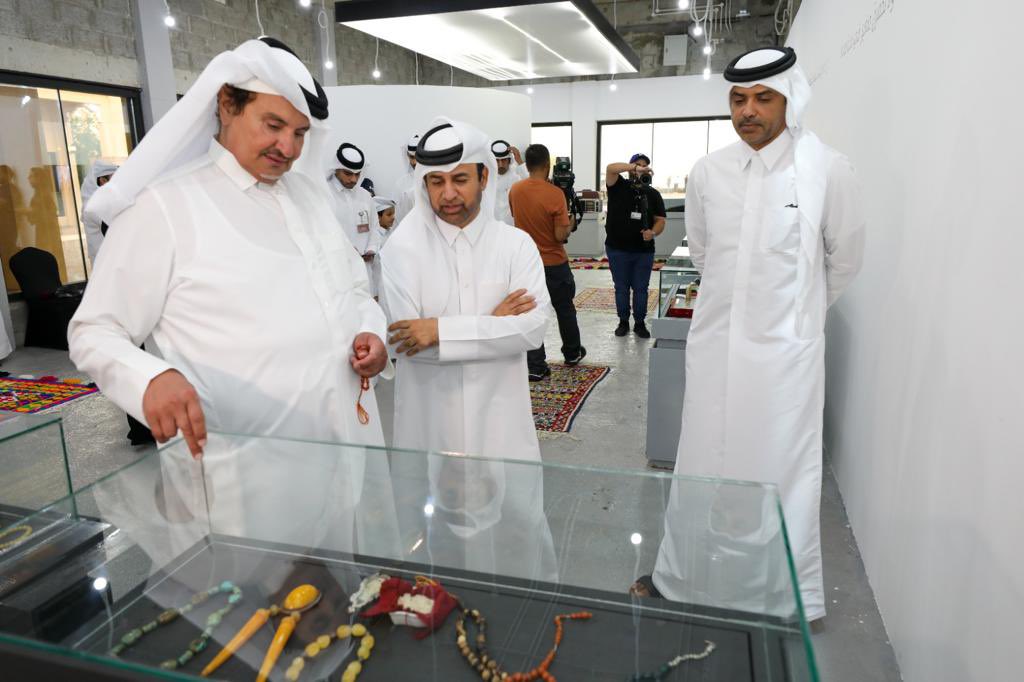 kataraqatar's tweet photo. سعادة أ. د. خالد بن إبراهيم السليطي، مدير عام كتارا 
يفتتح معرض "مقتنيات خبيب الريم"
مقتنيات فهد الخاطر

المقام في #كتارا، مبنى 1 
لغاية 16 أغسطس 2023

#قطر #كتارا_ملتقى_الثقافات
#كتارا_وجهة_ثقافية_سياحية https://t.co/6mcR9e6epK