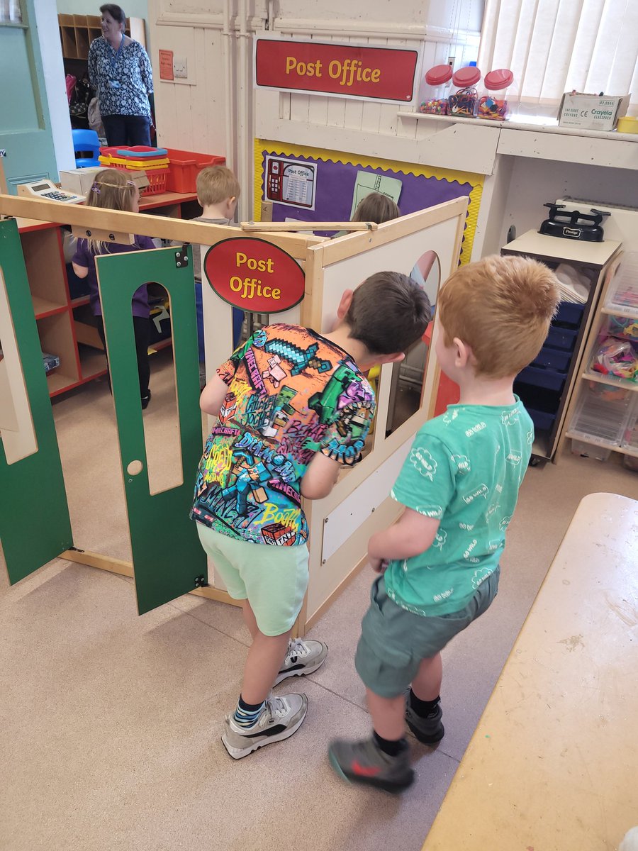 OrmistonPrimary's tweet image. The Nursery visited the P1 classroom today for a look around and a play #primary1transition #ormistonnursery