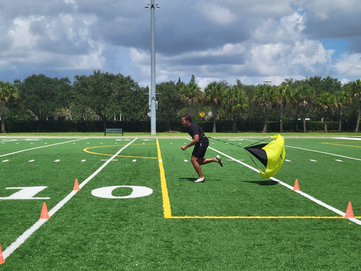 bigweb31's tweet image. Too nice of a day to let it go to waste. What's better than gettin better? Camp tomorrow, combine Saturday. #WIP #1DB