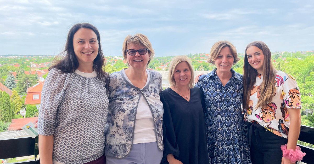 ICSBUDAPEST's tweet photo. At #ICSBudapest, students, both native Hungarians &amp; non-Hungarians, have the opportunity to learn or enhance their Hungarian language skills through classes with instructors. These ladies work diligently weekly to help students improve. https://t.co/VuGw1pGwlG