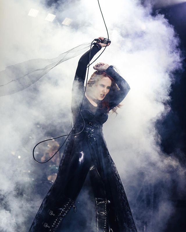 EpicaFanpageArg's tweet photo. OMEGA ALIVE Streaing Show
#epica #omegaalive #simonesimons #epicafanpageargentina 📷 by Tim Tronckoe https://t.co/2pjkehLXcN