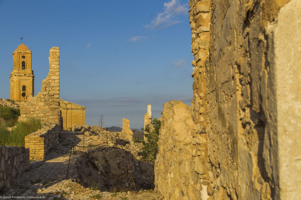 viurearural's tweet photo. T'agradaria viure i treballar a les comarques de la Ribera d'Ebre o a la Terra Alta?
Aquí podràs veure llocs i coses tan boniques com aquestes:
1. Gandesa
2. Corbera d'Ebre
3. Mora la Nova
👉 Si vols descobrir la #CatalunyaRural, visita https://t.co/c9BAmll7we #viurearural https://t.co/Q7udHSP4s9