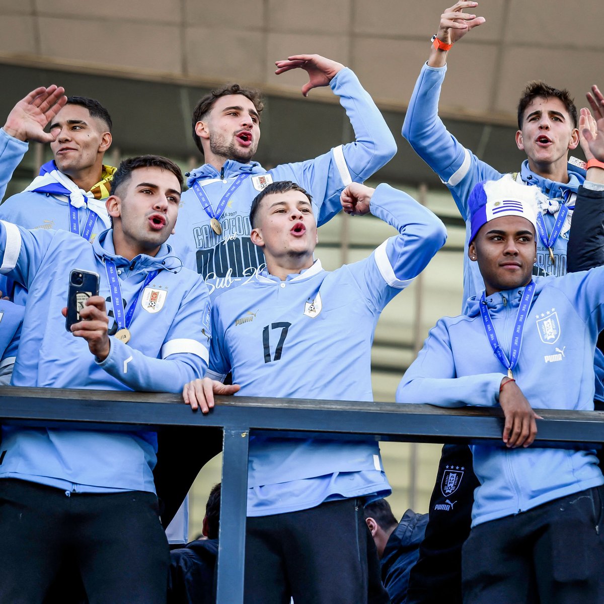 brfootball's tweet image. Uruguay showed up to welcome home their U20 World Cup champions 🇺🇾