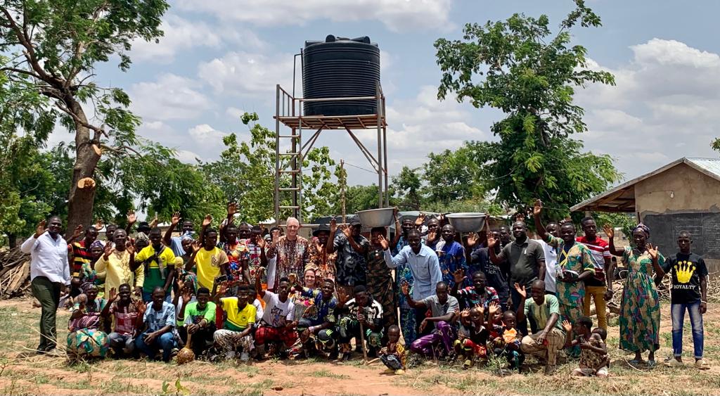 Rex_Holt's tweet photo. 6 more villages to get water! 🌍 - https://t.co/pr6awilXbr https://t.co/VVxBMYt0bI