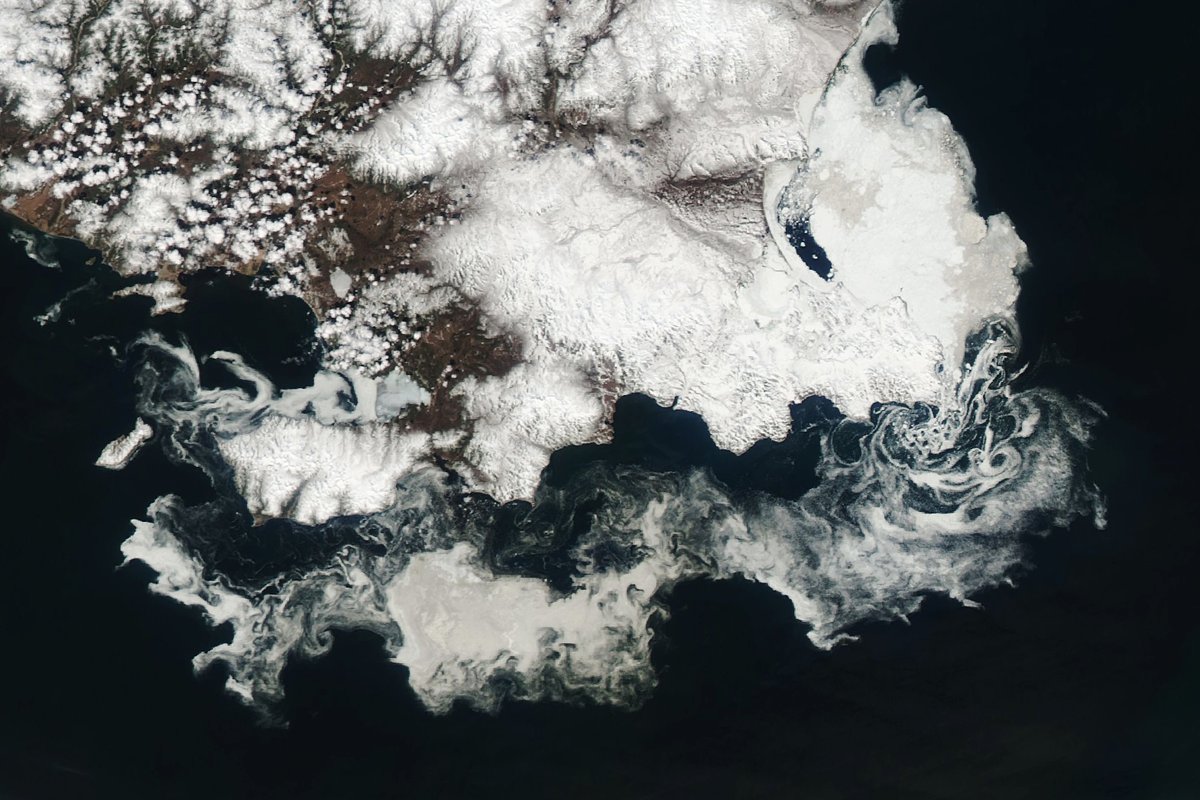 NASAEarth's tweet image. Go off 👏 🧊 

Annual thinning and breaking up of sea ice in the Sea of Okhotsk near Russia created beautiful swirls as the ice drifted with the ocean currents and wind. go.nasa.gov/3P82Lj6