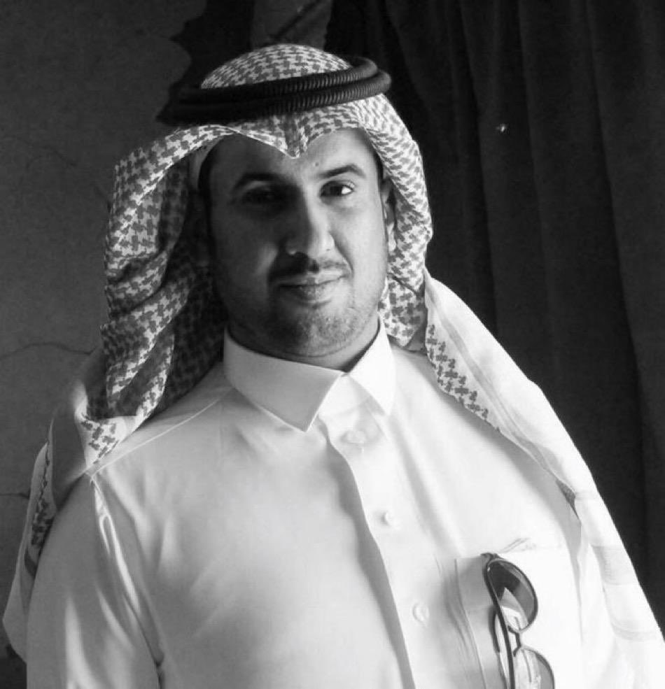 AlaaMulla1's tweet photo. في صبيحة هذا اليوم، بينما كنا نضحك ونمرح ونمارس حياتنا الطبيعية، هناك جندي من قواتنا الباسلة، خرج حاملاً نعشه على كتفه، لمداهمة وكر المخدرات في محافظة رفحاء، فتقدم بكل شجاعة واستشهد، انه البطل #عبدالعزيز_الفريح رحمه الله #وطن_بلا_مخدرات #الحرب_على_المخدرات #السعودية 🇸🇦 #المستقبل_يبدا_هنا