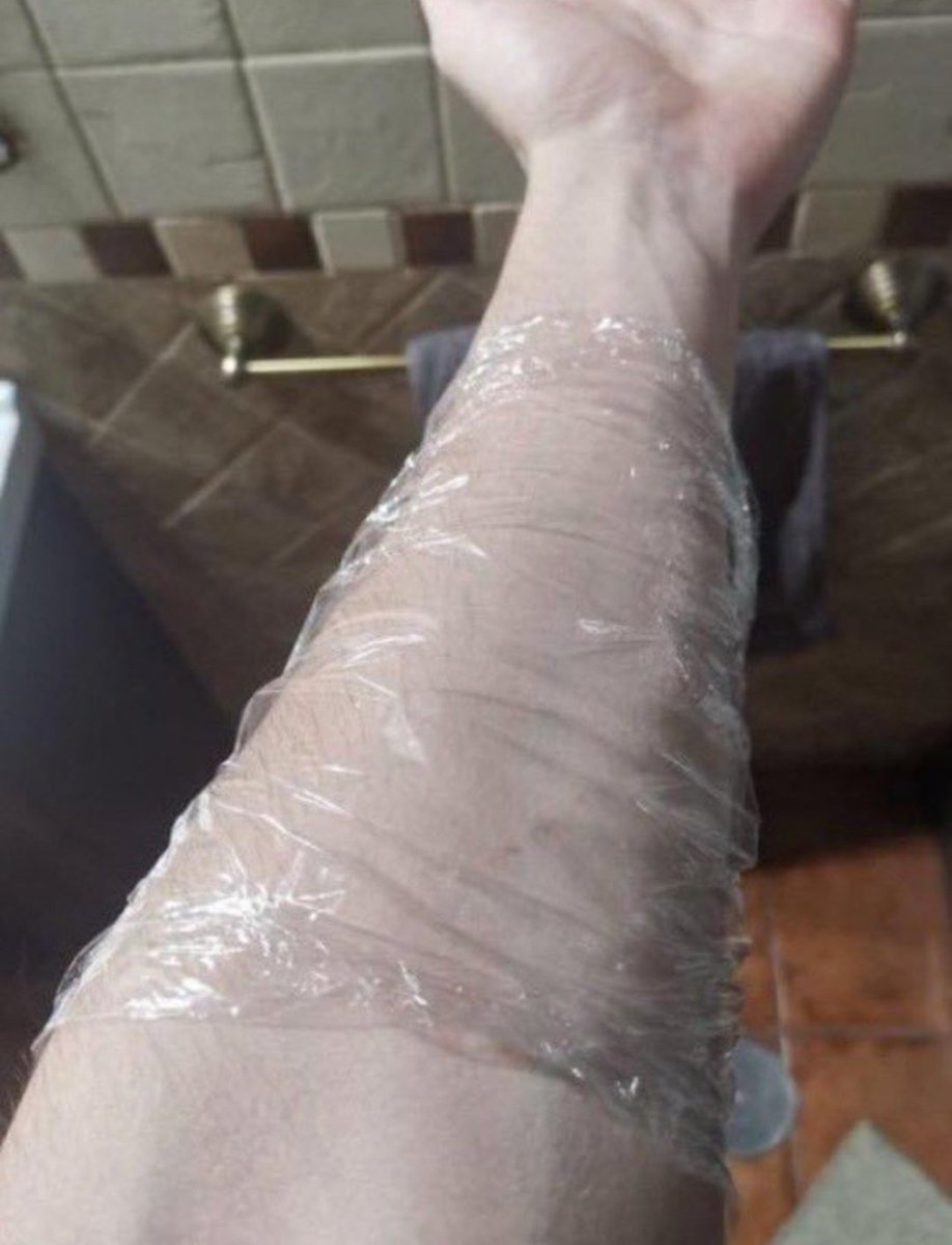 Hab mir gerade ein Tattoo von allen überzeugenden Auftritten der Nationalmannschaft unter Hansi Flick stechen lassen. Wie findet ihr es?
#GERUKR