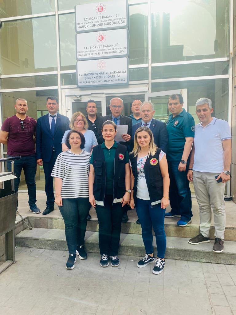 HABUR GÜMRÜK KAPISINDA, GÜMRÜK ÇALIŞANLARINA YAPILAN SALDIRILARI KINADIK

Genel Başkan Yardımcılarımız Nebi Yay ve Özgür Çelikbaş 12.06.2023 tarihinde Habur Gümrük Kapısında, Gümrük çalışanlarına yapılan saldırılar sebebiyle Basın açıklaması yaptı.

Genel Başkan Yardımcımız Özgür