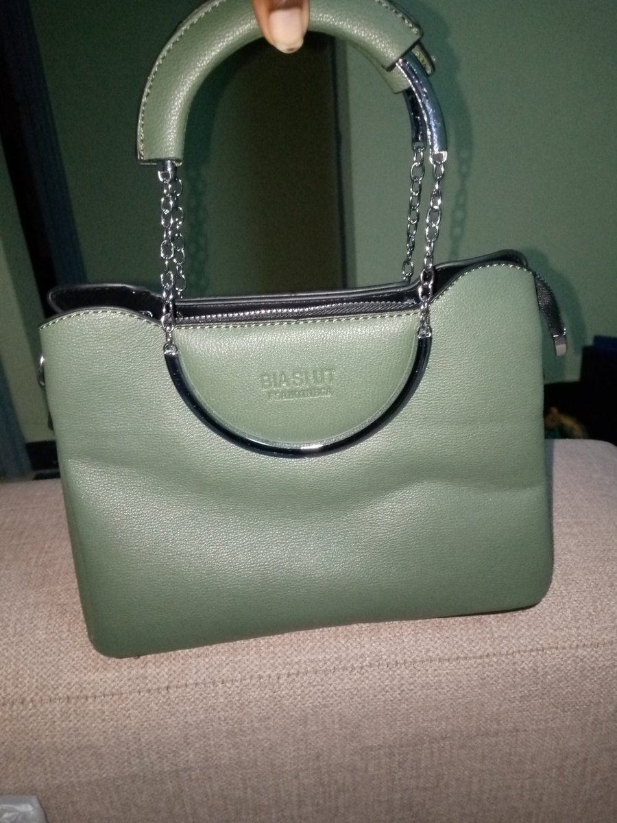 mercieshams's tweet photo. K's Handbags brings you the best at kshs. 1800
0113815985
#entrepreneurs #SmallBusiness #sme https://t.co/bxL6kZBXJF