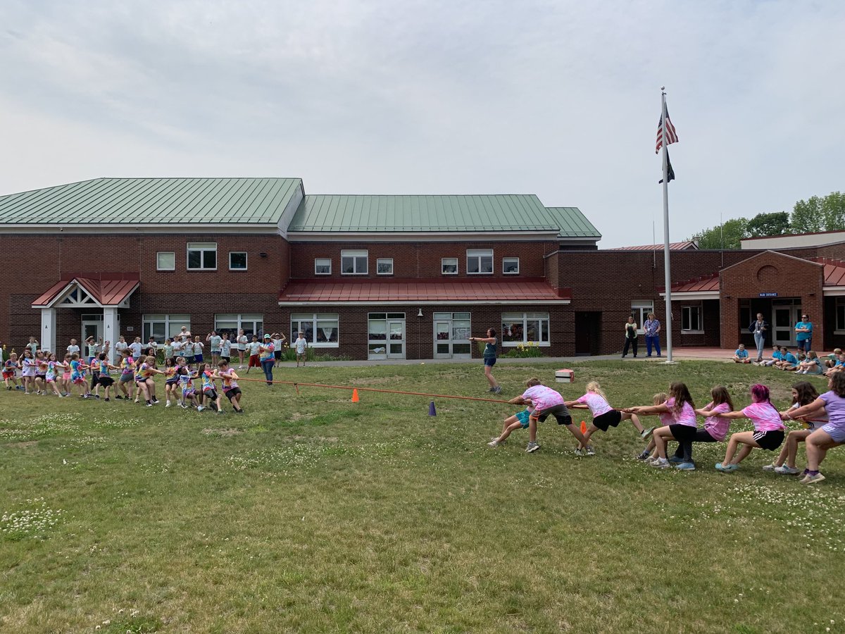 WPSPride's tweet photo. Grade 3 Tug of War to end field day!! https://t.co/L6vNv5zkVg