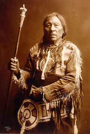 Blackfoot or Siksika Native Americans

horsehints.org/IndianBlackfoo…

Bull Bear was a member of the Siksika Nation. His Blackfoot name was Kayne-ina, which means 'male bear.'

Aatsista-Mahkan or Running Rabbit (c. 1833 - probably 24 January 1911) was a chief of the Siksika First Nation