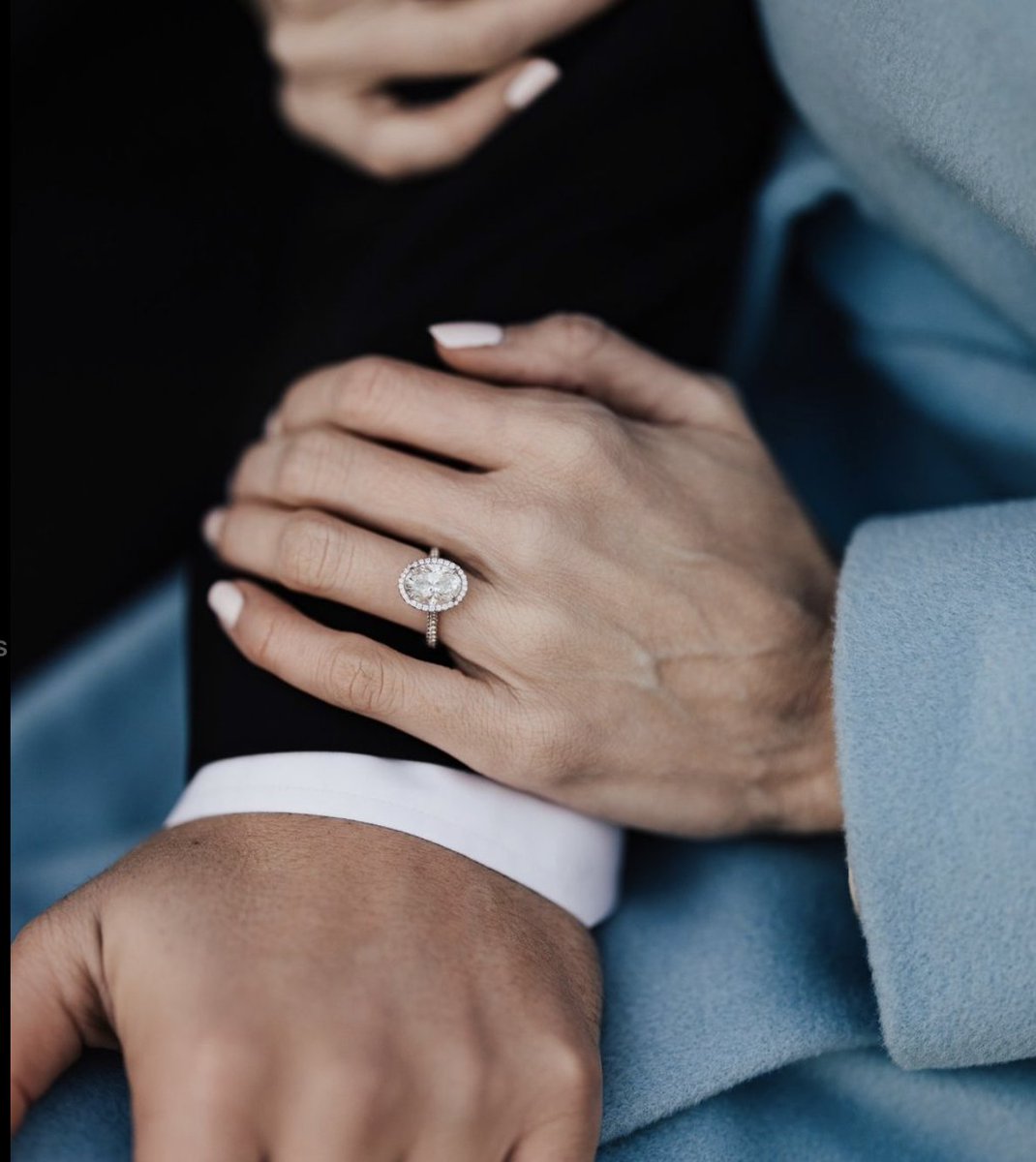 A new chapter in your love story begins with a design. @bachendorfs specializes in bringing that chapter to life by designing more than just a ring. They design for your future. 💍

#shoptheplaza #dallasshopping #luxuryshopping #dallastx #dallaslifestyle #diamonds #engagement