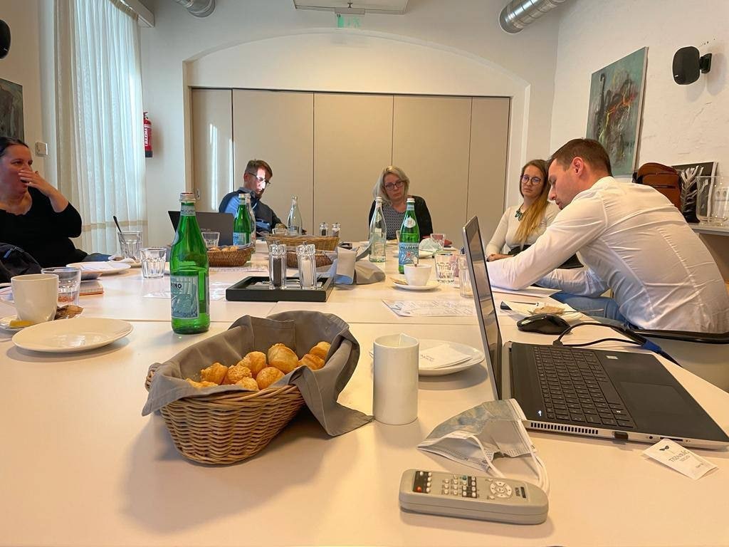 wil448655245's tweet photo. Excited for the productive meeting ahead this afternoon. Looking forward to collaborating, sharing ideas, and achieving great outcomes together! πΌπ€ #AfternoonMeeting #ProductiveCollaboration https://t.co/fi2hqZZCDX