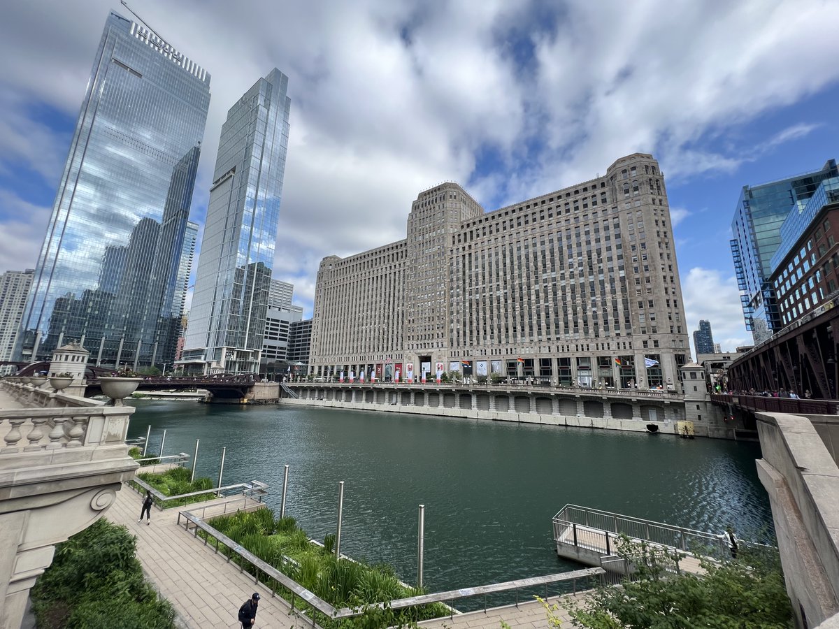 PageThink's tweet image. The #PageInteriors team has arrived at #Neocon2023 – loving the Art Deco design of the Merchandise Mart building, built in 1930, situated at the junction of the Chicago River’s branches.  Looking forward to learning and inspiration!