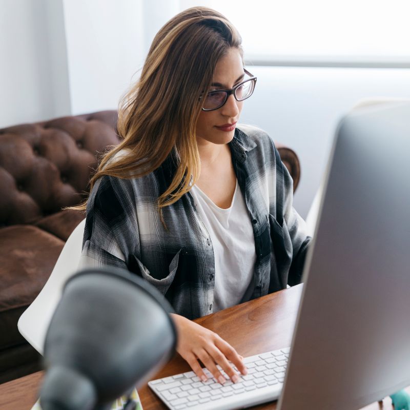Avoid pain while working at a desk by adjusting the chair so your feet are flat, your hips are back, and your keyboard is straight ahead. 💻 #WorkWellness