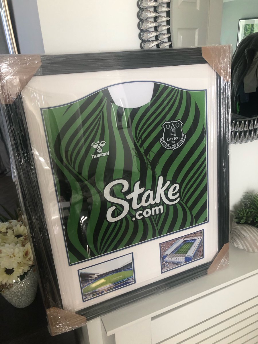 since1878couk's tweet photo. Few good bargains this week - @everton 

These Pickford are £150 including local delivery (in Liverpool)

Courier charge is £10 on those that need it. 

Any other requests just inbox 🍺 https://t.co/6VieKShvQY