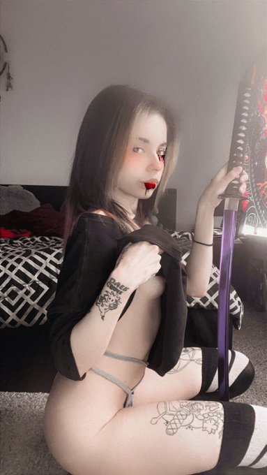 My katana (Feitan)💜 https://t.co/b2PpqsBWeV