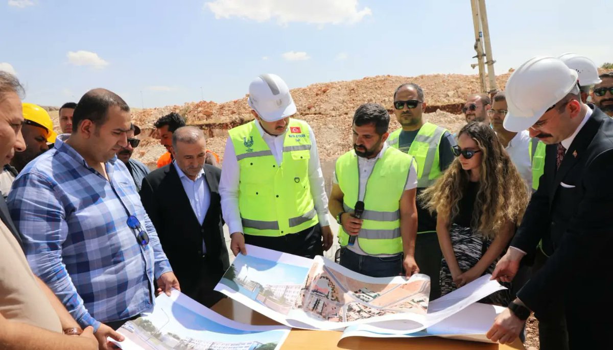 EyyubiyeMem63's tweet photo. Geleceği Birlikte İnşa Ediyoruz, Eğitimle Güçleniyoruz! 

Şanlıurfa Valisi Salih Ayhan, Vali Yardımcısı Ahmet Fatih Sungur, Eyyübiye Kaymakam V. Yakup Kılınçoğlu ve İl Millî Eğitim Müdürü Fevzi Kurt, 32 Derslikli  Batıkent İlkokulu'nun temel atma törenine katıldı. https://t.co/RwnUcD8hUG